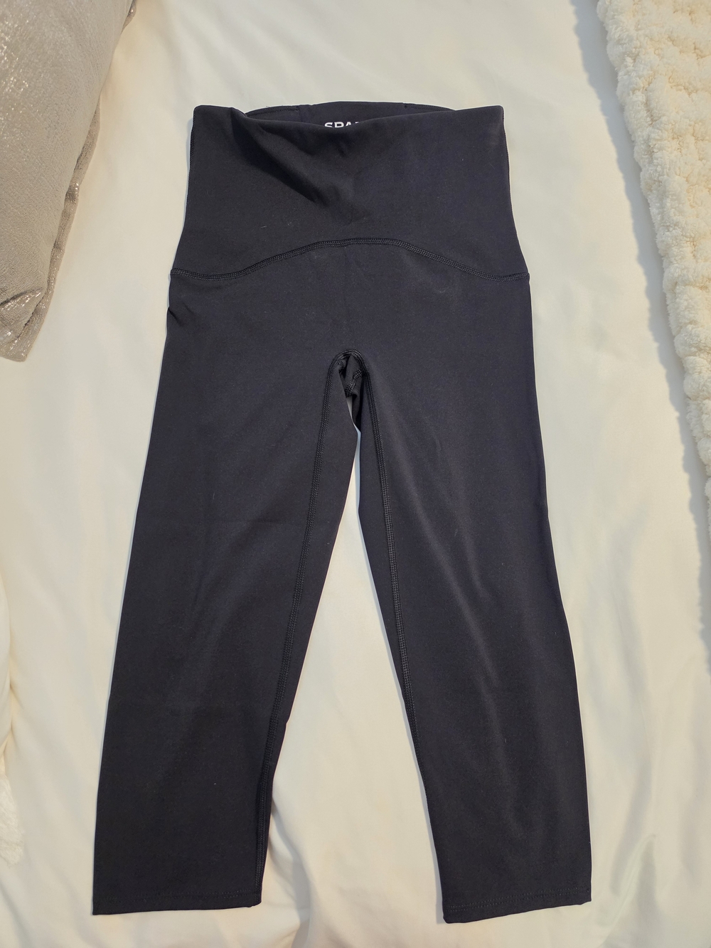 SPANXshape™ Booty Boost® Crop Leggings Small